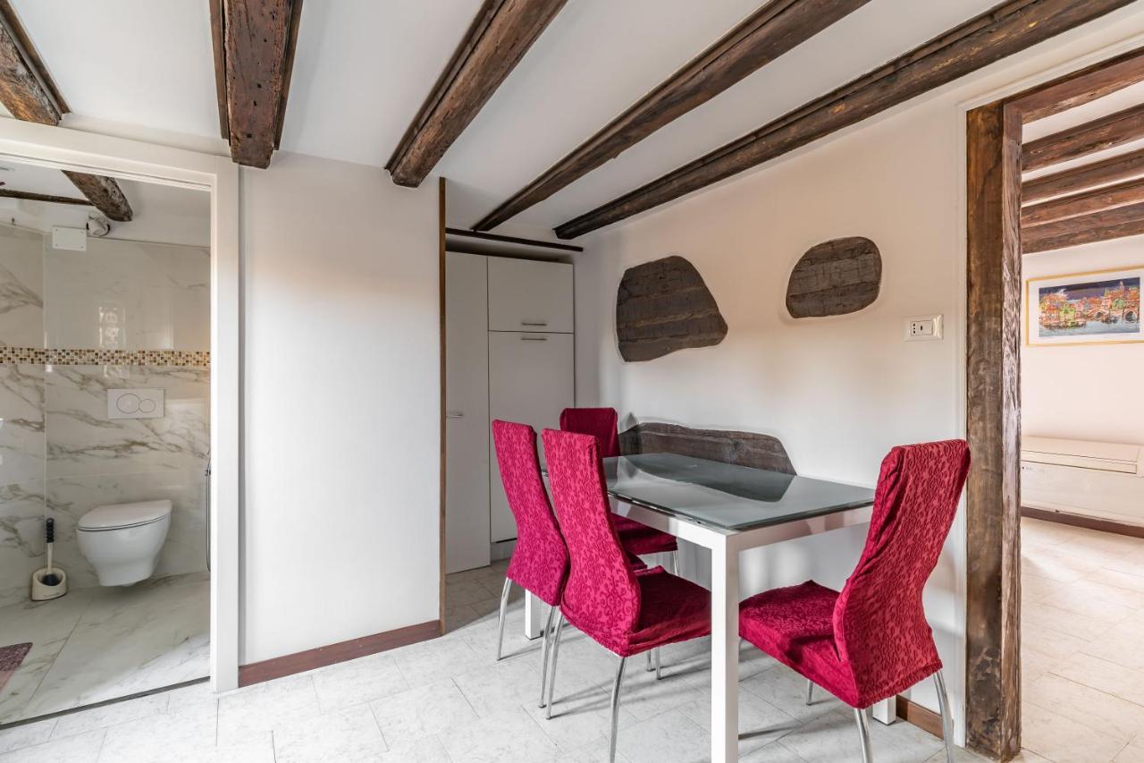 The Red Door Appartement *